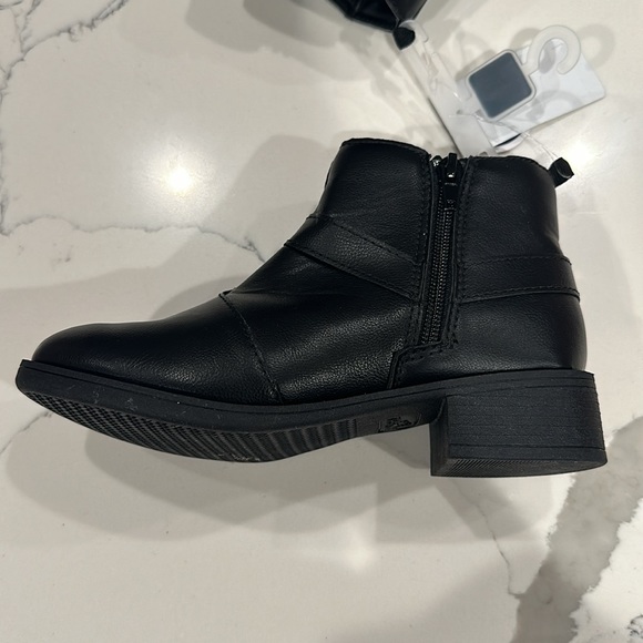NWT Girls Black Boots - Picture 3 of 7